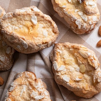 Круасан-бріош з мигдалевою скоринкою