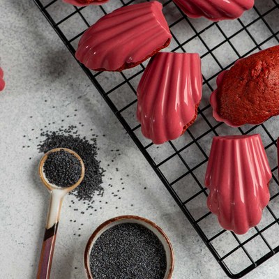 Мадленка Веселка Червона