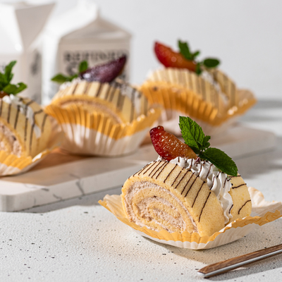 Рулет сирний зі сливою