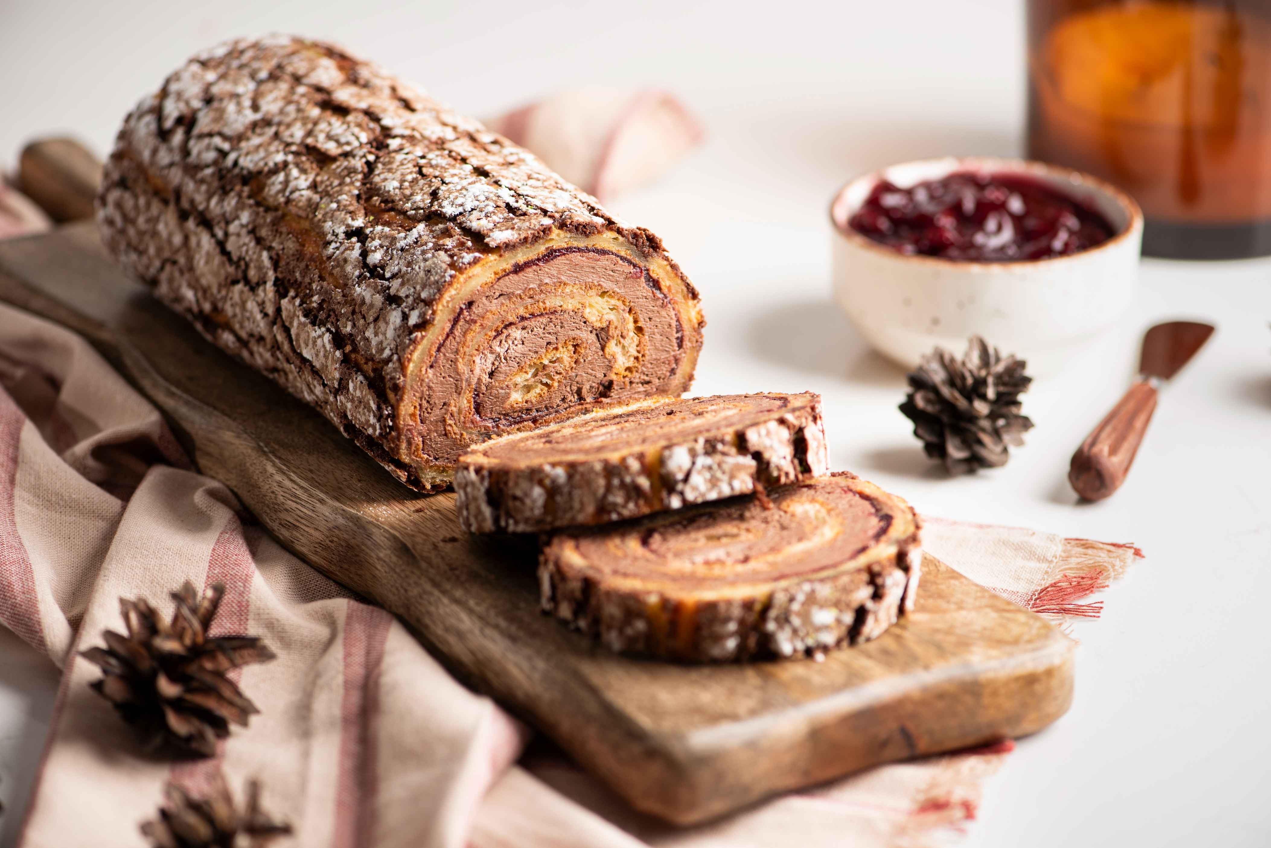 Еклер-рол Шоколадний з вишнею