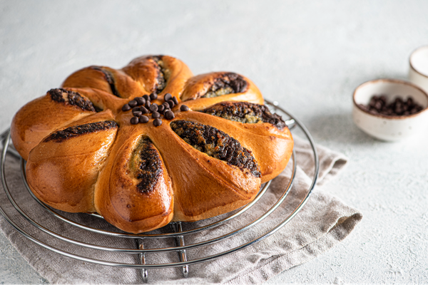 Булочка Ромашка Твіст шоколад-мигдаль